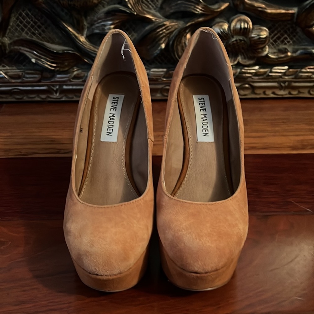Steve Madden Tan Wedges
